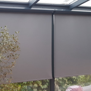 RM 45 Freihängendes elektrisches Rollo, Größe 185x300 cm, Farbe grau