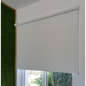Elektrisches Verdunkelungsrollo RM 40 in der Größe 153 x 210 cm