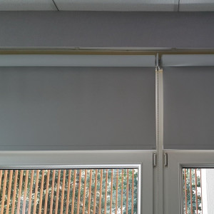 RM 40 Roleta zaciemniająca w rozm. 153 x 210 cm elektryczna 2