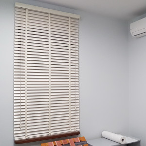 Holzjalousie mit Leiterband, weiß 50 mm, Größe 60x140 cm
