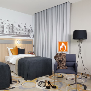 8. Musterzimmer im Hotel SKY008. Hotelgardinen und Gardinen, Tagesdecken und Kissenbezüge